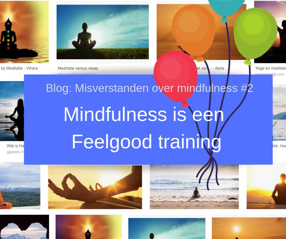 Op het strand zittende dames in badpak mediterend bij ondergaande zon of Mindfulness is een feelgood training. Leuk als je mijn nieuwe #blog leest! windstilte.nu/single-post/20… #mindfulness #compassion #feelgood #positivethinking