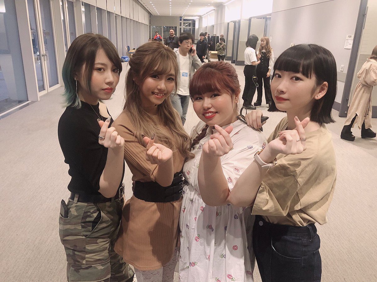 luv02_uran's tweet photo. #TSC ありがとうございました🙇‍♀️🙇‍♀️💗

出演者の方々が凄すぎてビビりくれまぐww
くれまぐと言うか私？笑

ヤバくない？！！
いや！！やばいんだって！！！笑
皆さんと仲良くなりたいのにー！！！！

自分チキンすぎてええええ😂笑

くれまぐ出た時うちわやボード降ってれてた子ありがとう💗嬉しすぎた https://t.co/BUPIAFKNG1