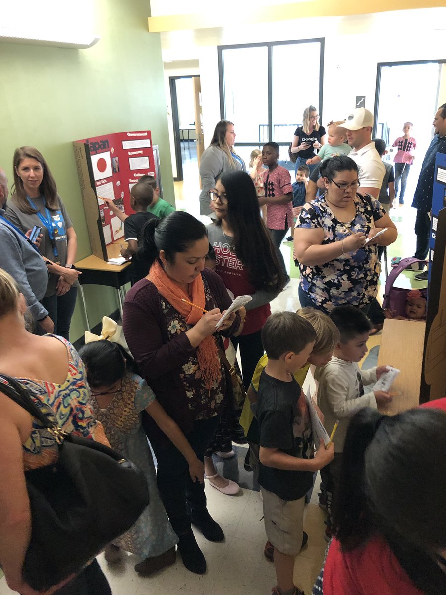 OakleysClass's tweet photo. International Night was a huge success! What a great night of food, music, art, and family! @vickerymill https://t.co/QIwrhA7KYe