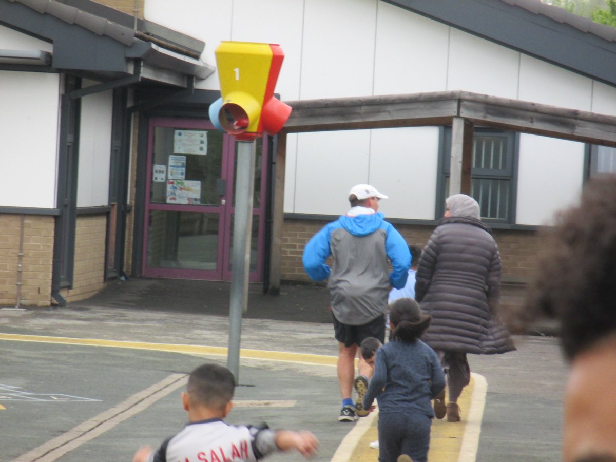 LapagePrimary's tweet photo. A huge congratulations to our executive head Mr.Ballentine, who has been running the Daily mile challenge in the cold and the rain since 9AM, only stopping for lunch ๐ #DailyMile https://t.co/jcbWeY7NCm