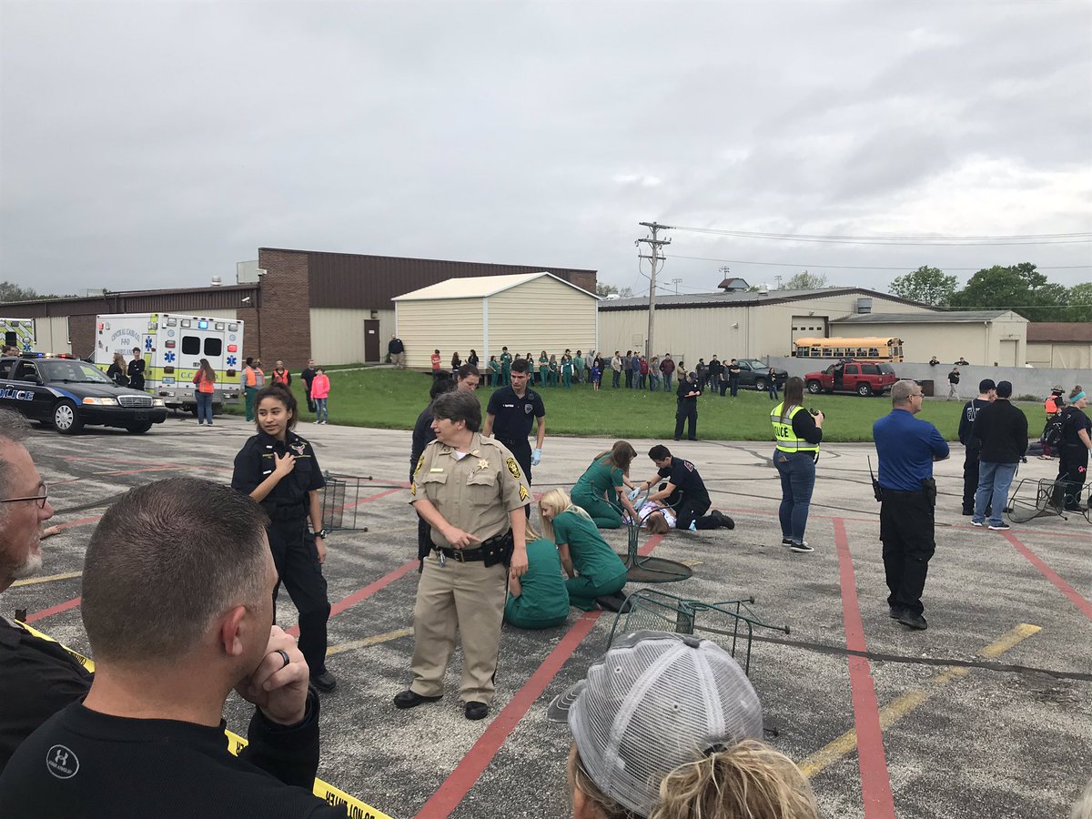 erholtzd's tweet image. What a day at CCC - PBL real life simulation with 4 classes and industry professionals evaluating our students. Doesn’t get any better than this- and Life Flight is part of this too!!! @HvilleSchools