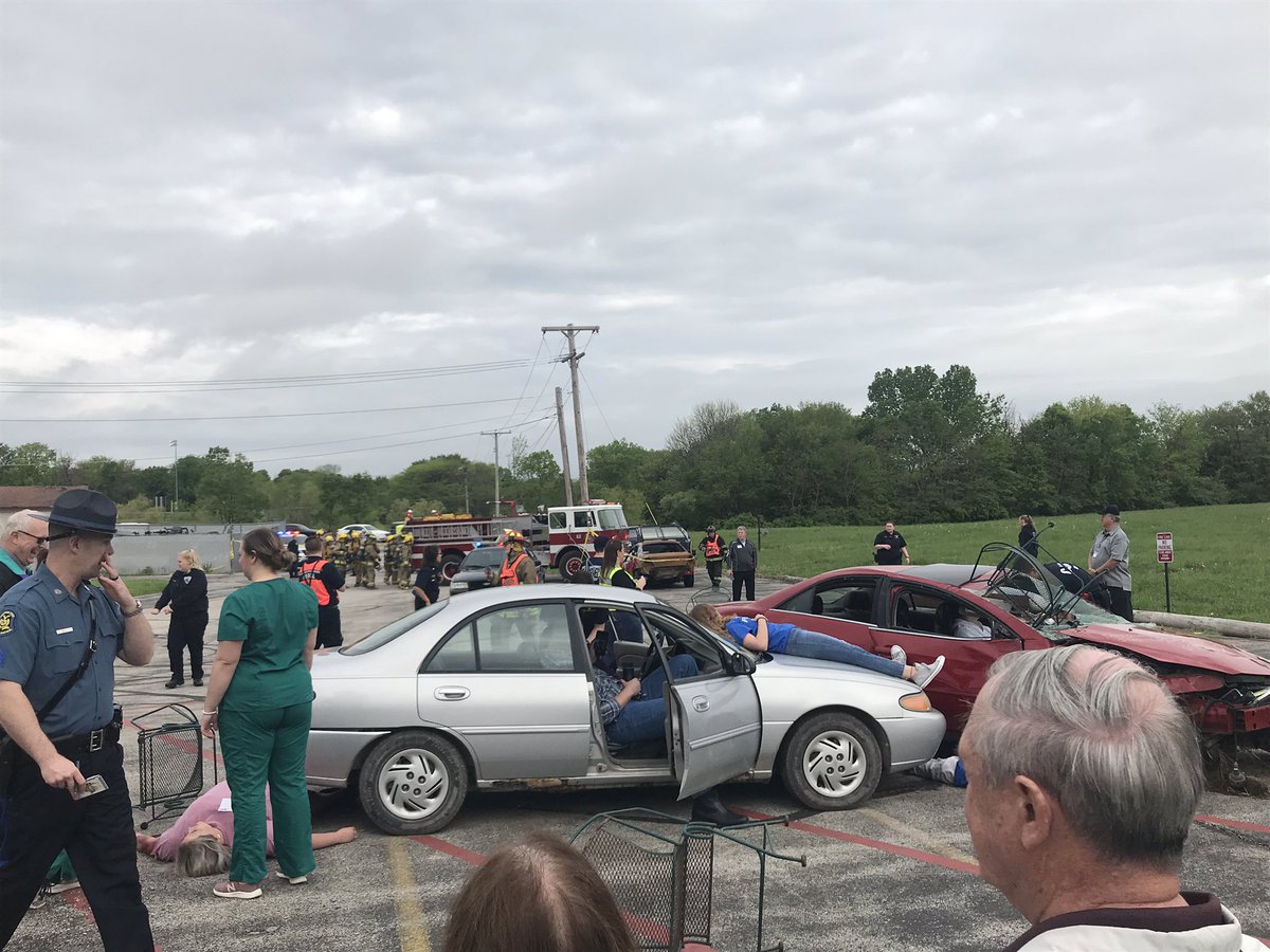 erholtzd's tweet image. What a day at CCC - PBL real life simulation with 4 classes and industry professionals evaluating our students. Doesn’t get any better than this- and Life Flight is part of this too!!! @HvilleSchools