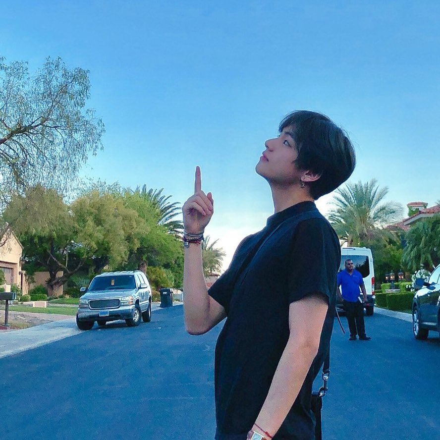 jinniestae's tweet image. your one☝🏻                 your two ✌🏻