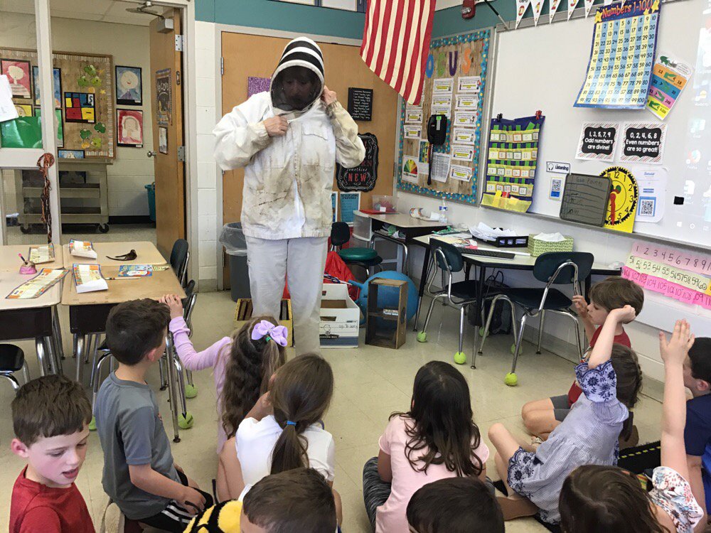 Kutz1stGradeMrsZ (@kutz1stgrade) on Twitter photo We had a great time closing out our nonfiction unit on bees with a visit from an actual beekeeper!🐝 #kutzcougarpride <a href="/CBKutzElem/">Paul W. Kutz Elem</a> We had a great time closing out our nonfiction unit on bees with a visit from an actual beekeeper!🐝 #kutzcougarpride <a href="/CBKutzElem/">Paul W. Kutz Elem</a>