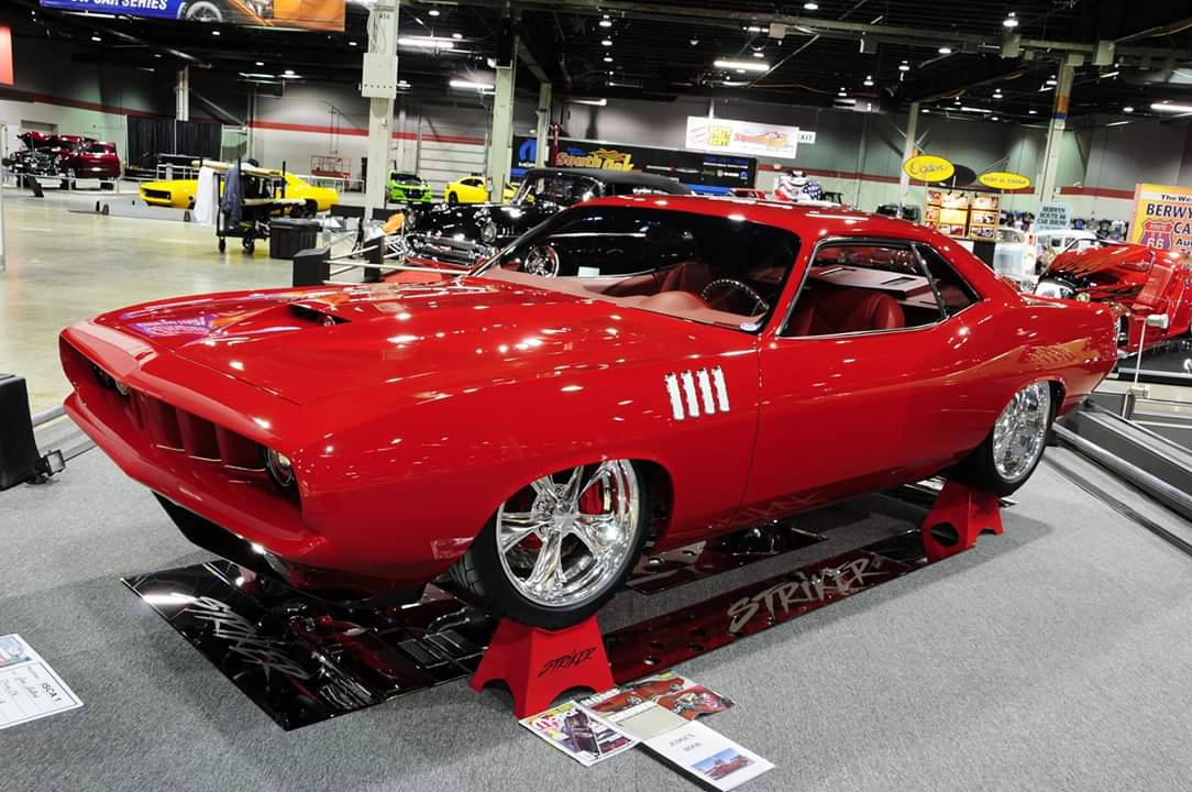 HotRodShows's tweet photo. Happy Friday! Cheers to a great weekend! #autorama #worldofwheels #cavalcadeofcustoms #isca https://t.co/4n4j99D4wo