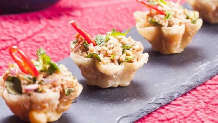 indianfooddishs's tweet photo. We provide Chicken Minced Salad Recipe in Hindi - चिकन कीमा सैलेड रेसिपी
click here
https://t.co/KhW5vFxPPn
#chickenmincedsalad #chicken #chickenrecipes #nonvegrecipes #nonvegfood #chickenfood #easychickenrecipe #indianrecipes #india #recipes #cookingfood #healthyfood https://t.co/z84i3vnRr3