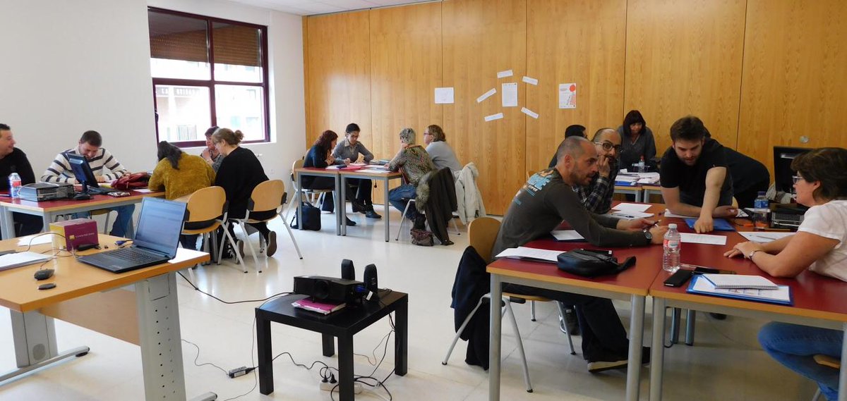 lanzasalamanc19's tweet photo. 🔊 Nuevo taller! #MarcaPersonal.
Hemos aprendido a diferenciarnos y a conocer cómo nos ven los demás. Con ayuda de compañeros, amigos y familiares hemos hecho nuestra #VentanaDeJohari.
Como entrenamiento de nuestra #MarcaPersonal, hemos realizado nuestro #ElevatorPich. Genial!💪 https://t.co/FbcMX7srx3