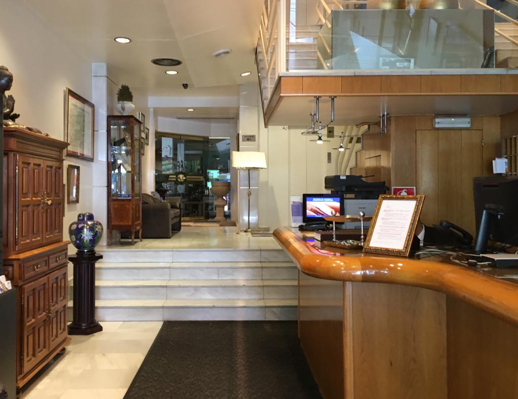 Amb un tracte afable i familiar, a #ACasaCanut gaudiràs d'una estada única i d'una experiència gastronòmica de primer ordre al nostre restaurant "La grandalla dels set pètals". Estarem encantats de rebre't 🙌 #hotelacasacanut #casacanut #canutandorra #andorra #restaurantcanut