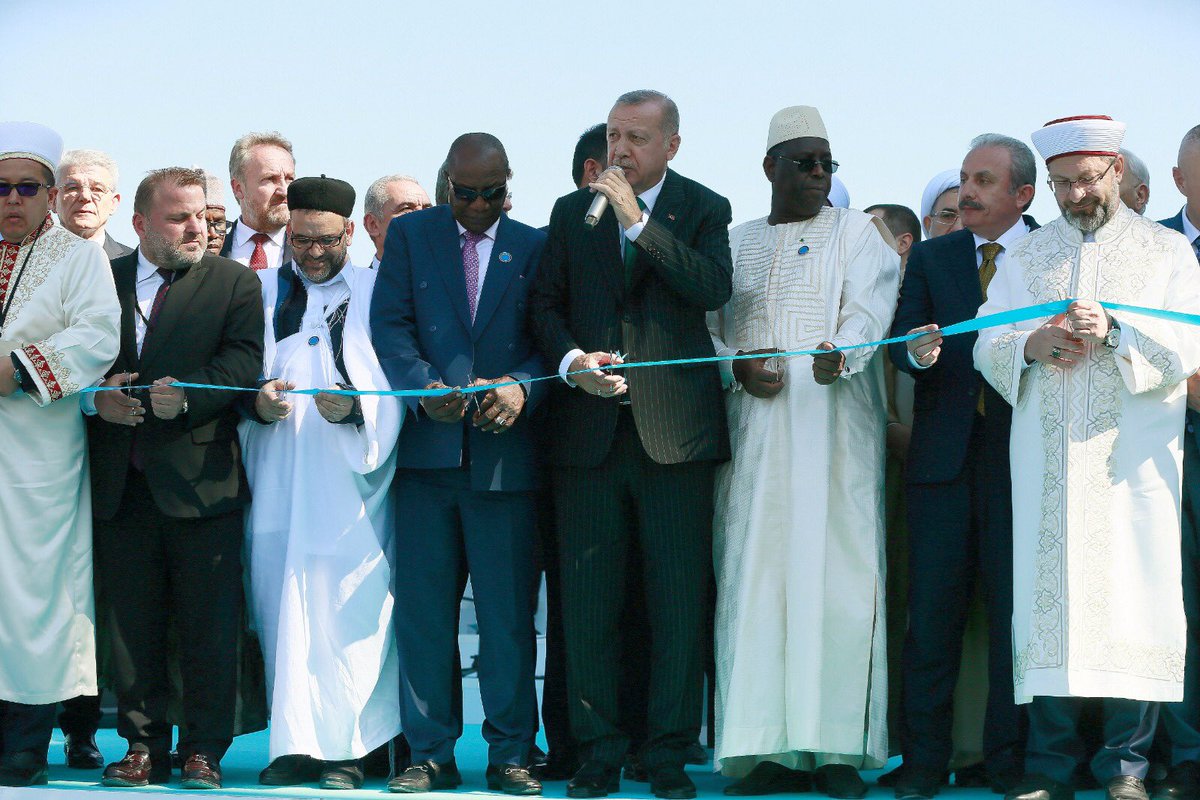 Osmanlı mimarisiyle inşa edilmiş, cumhuriyet tarihinin en büyük camisi Çamlıca Camii, Cumhurbaşkanımız Sayın Recep Tayyip Erdoğan'ın teşrifleriyle açıldı. Bu ihtişamlı eseri dünyanın başkenti İstanbulumuza kazandıranlara müteşekkiriz. #IstanbulCamlicaMosque
