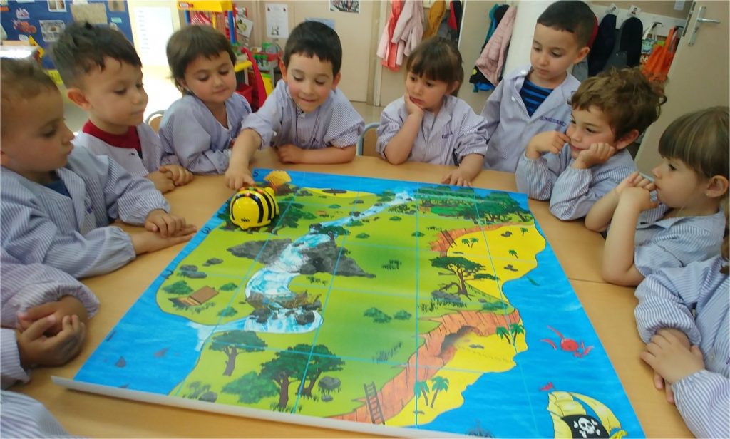 CodeBotsMedia's tweet photo. Els més petits de l'escola #SolIxent s'inicien a la #robòtica amb les #Beebot - https://t.co/r8hKCYl1e9 @crp_segria @ajcorbins @CCSegria #coding #robotics #infantil @tafanodes #SinapsiNodes https://t.co/GyxNskXVB2