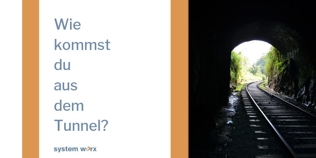 In Entscheidungssituationen fühlt man sich wie in einem Tunnel gefangen. Pro und Contra Listen bringen den Klienten nicht weiter. Er braucht sein Bauchgehirn, um eine Entscheidung zu treffen. Tetralemma Aufstellungen bieten eine gute Grundstruktur. ow.ly/lCMQ50qXpUz
#STC