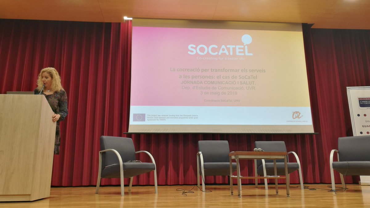 JComunicacioS's tweet photo. .@bdeusdad explica que la co-creació és un canvi de paradigma perquè inclou a l'usuari final de la tecnologia o servei en el procés de co-creació #EIcomsalut19 https://t.co/N8CPbMIBfm
