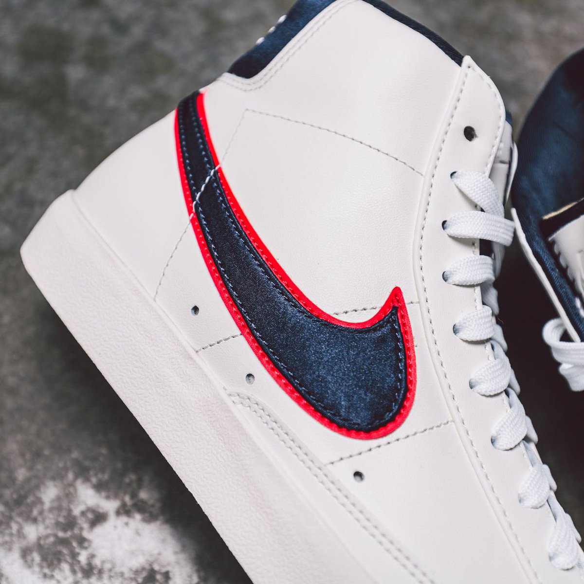 Departamento taquigrafía Rectángulo BAIT в Twitter: „The Nike Blazer Mid 77 Vintage QS - City Pride pays homage  to the city of Chicago &amp; takes inspiration from their old school  uniforms. Visit us now at