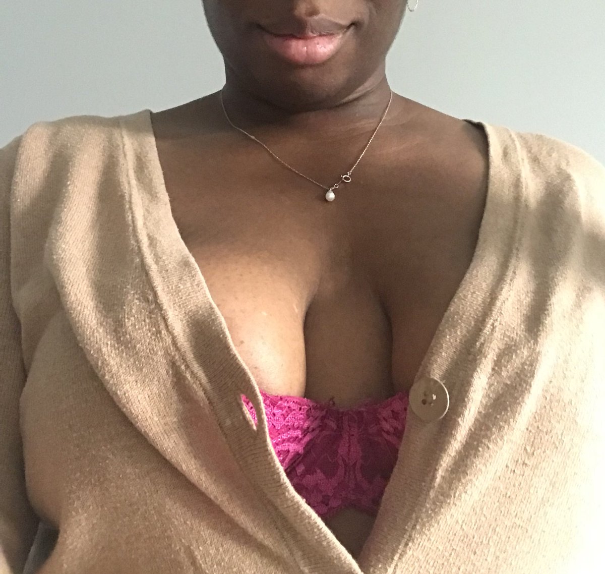 VixenBabeSc's tweet photo. Maybe the early workout made me lazy getting dressed but didn’t feel like putting a proper shirt on today.🤷🏽‍♀️

Don’t give a fuck who stares.  And if it’s your husband, not my fault he’s probably $ending too💋
#findom #femdom #finsub #paypigs #clevage #noshirt #tribute #SnapChat https://t.co/0MVLPy1GZv