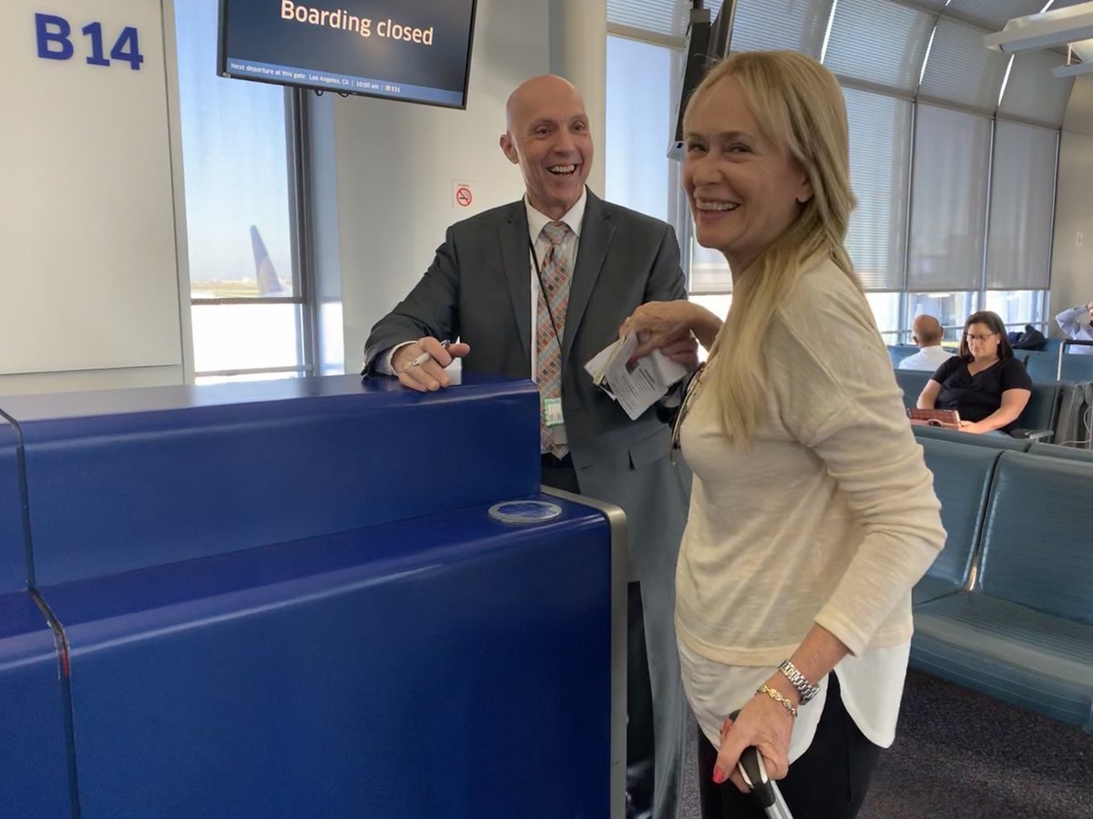 KathyUAORD's tweet photo. Darryl going out of his way to help a non-English speaking customer. He even drew a map! #payitforwORD #internationaltravel #oharefriendly https://t.co/k0ig2hXaV1