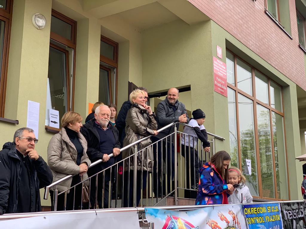 PiS_Oswiecim's tweet photo. Święto #Konstytucja3Maja w #Rudze #GminaZator @PowiatOsw jak zawsze na sportowo. W świętowaniu udział bierze Wiceprzewodnicząca Sejmiku Województwa @malopolskaPL Pani #IwonaGibas. Gratulacje dla Wszystkich Uczestników i Organizatorów. https://t.co/x3L7BB6gso
