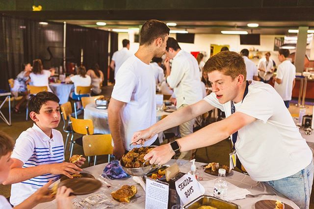 Friday feels. 🍗 #passthefriedchicken #shabbatshalom bit.ly/2Jd7sWH