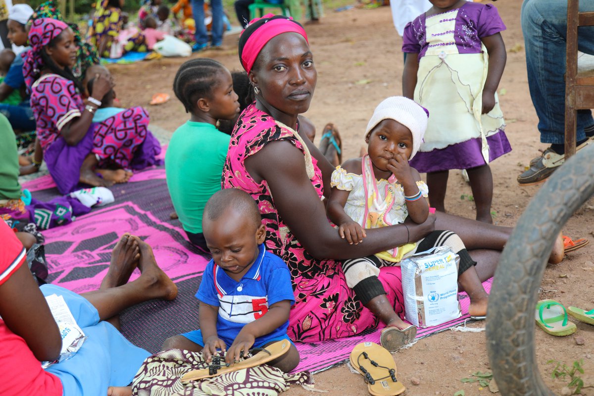 BaldeBaaba's tweet photo. What if everyone at all times had adequate access to nutritious food 💭🍚? Won’t it be great?🤔
This is not just a thought, this is reality !!!
@WFP in #Cameroon is working diligently to achieve, this reality of #ZeroHunger in #Cameroon.

Photos:@WFP/EMILYPINNA https://t.co/Ue4Dy8Wxsq