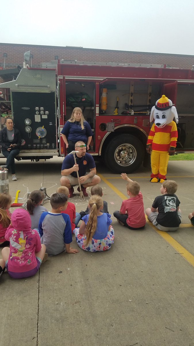 CherylGayer's tweet photo. Career day 2019
#seneca_elem #senecar7 https://t.co/tjvhZt9ZRK