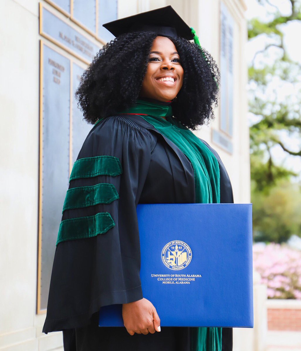 pagingdrsank's tweet photo. Wow. Today is the day...MY DAY! After 4 years of undergrad and 4 years of medical school, I will be walking across the stage as Dr. Mariah Sankey tonight at the age of 26! My childhood dream of becoming an OBGYN has finally come true! God is soooo GOOD! https://t.co/loX4UqmW7s