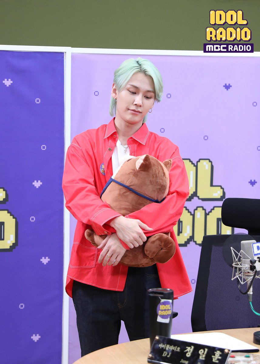 BTOBSupports's tweet photo. [#IDOLRADIO Album 20190501] 
ep211. with DONGKIZ

#IDOLRADIO #비투비 #BTOB #JUNG_ILHOON #RungD
.
source
https://t.co/i8maLZqnO1 https://t.co/u6OgMWMblo