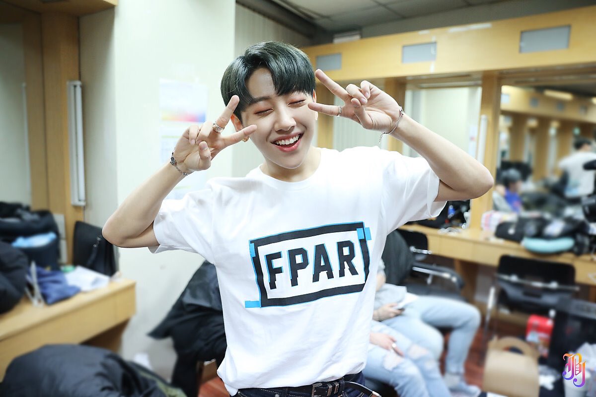 vesania_loba's tweet photo. #RTH_solo100thday

We love u 3000!!🥰 https://t.co/jeqaO8aHmU