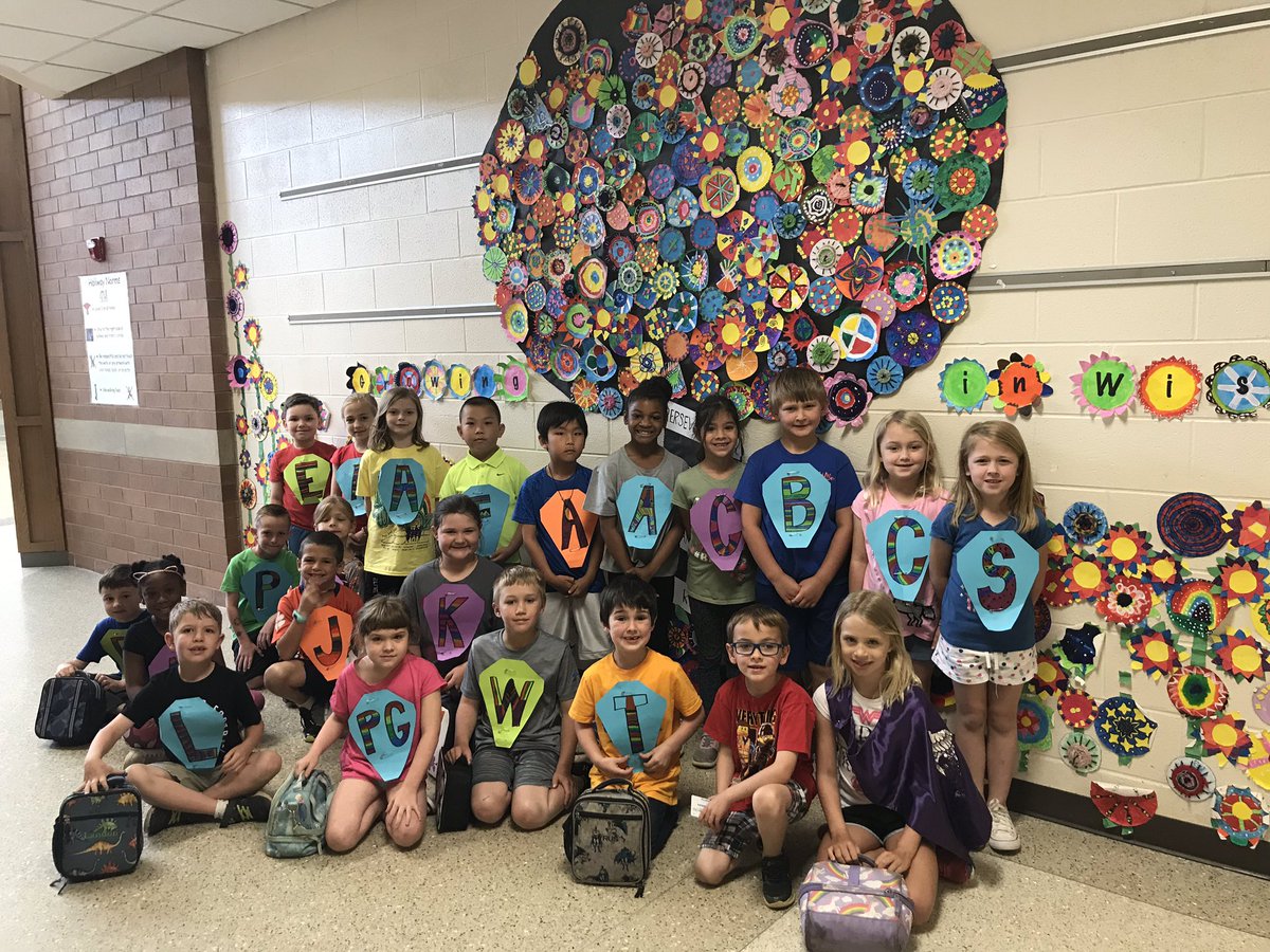 lmeyers_lex1's tweet photo. 1st Grade Immersion rocking their #letterpower @MGES510 @ELeducation for #Lex1BetterWorld #BetterWorldDay https://t.co/VF8MgI4NzQ