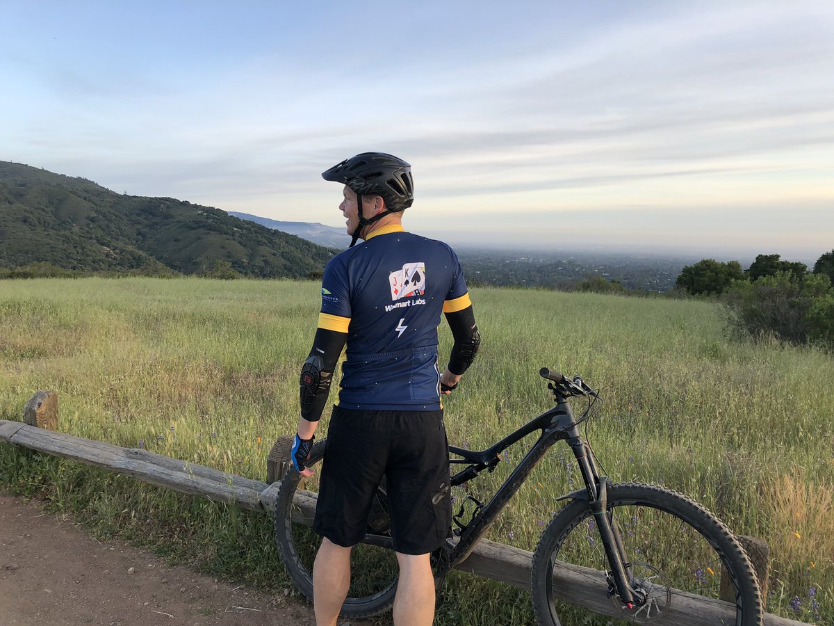 jeremybking's tweet image. Silicon Valley sunrise brought to you by my fav #nwa #oztrails watering holes. @bikerackbrewing &amp;amp; @jjsgrill love the jersey Rob! #walmartlabs #mtb