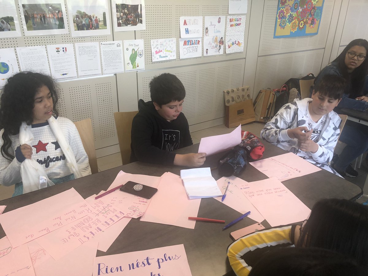 Frehindi's tweet photo. Indians giving workshop to French students n French giving to Indians. Excellent ideas. Thanks Team at @CgeMariaCasares !! It has been an eventful day...@LNDLive https://t.co/dHZRNVFltI