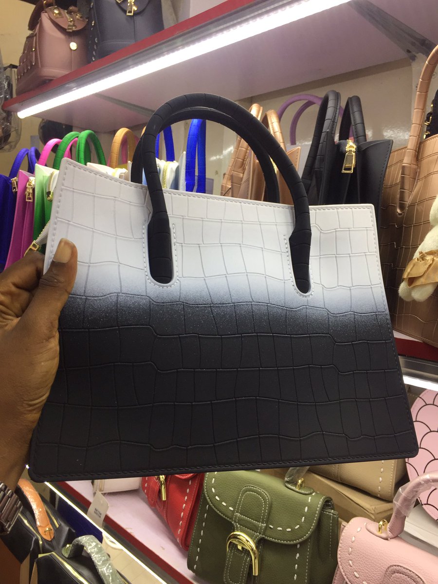 Ms_Mideey's tweet photo. Hello guys!!! 
I sell quality and affordable clutch purse and bags, kindly patronize and retweet 🤗 
send a direct message to order https://t.co/CklRCnWnFO