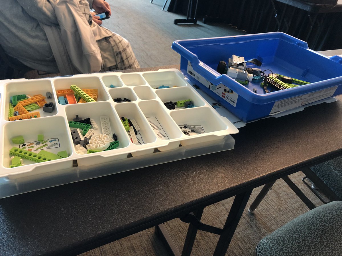 DialloSalioub's tweet image. Atelier robotique en action #AppEx 
@CanConnectEd 
@Du_Chene