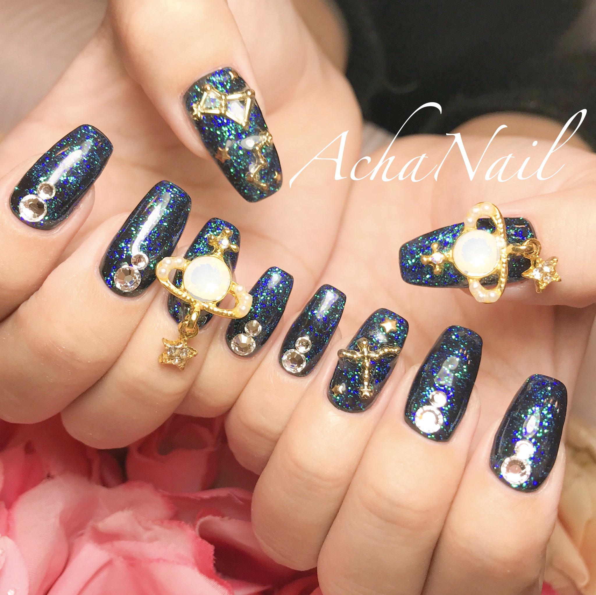 Twitter 上的 ネイリストasami Achanail 土星の下の星のチャームがゆらゆら動く仕様です T Co Dxchgv7tqe ネイル ジェルネイル フィルイン 南池袋 池袋 池袋ネイルサロン ネイルデザイン 夜空 ヴィヴィアン 星座 夜空ネイル オーロラネイル