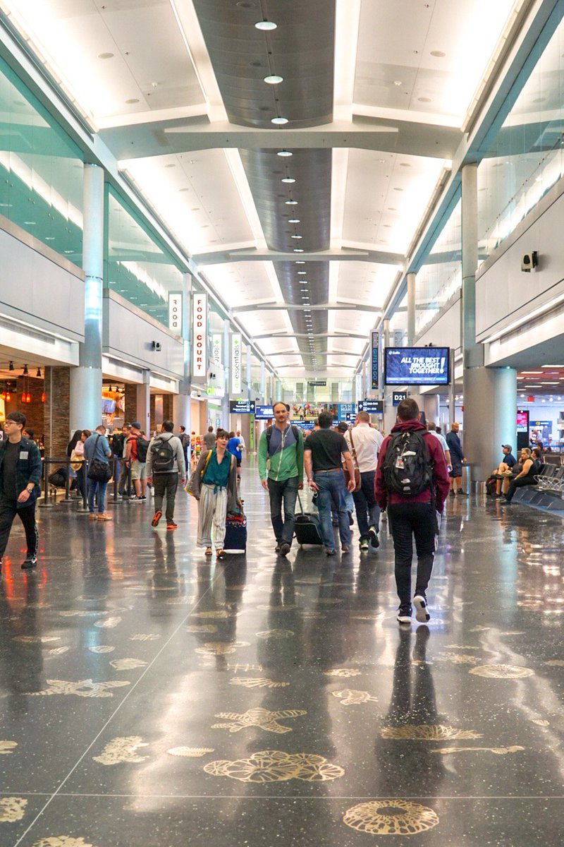 ShopsatMIA's tweet photo. Love the retail, food and beverage industries? Love the ever-present buzz in the air at Miami International Airport? Then youβre in luck! #ShopsAtMIA is on the look-out for new team members. Visit our website https://t.co/MsmDcu92Co for open positions! π»πΌ #ishopatMIA @iflymia https://t.co/IDj8oM6lGK