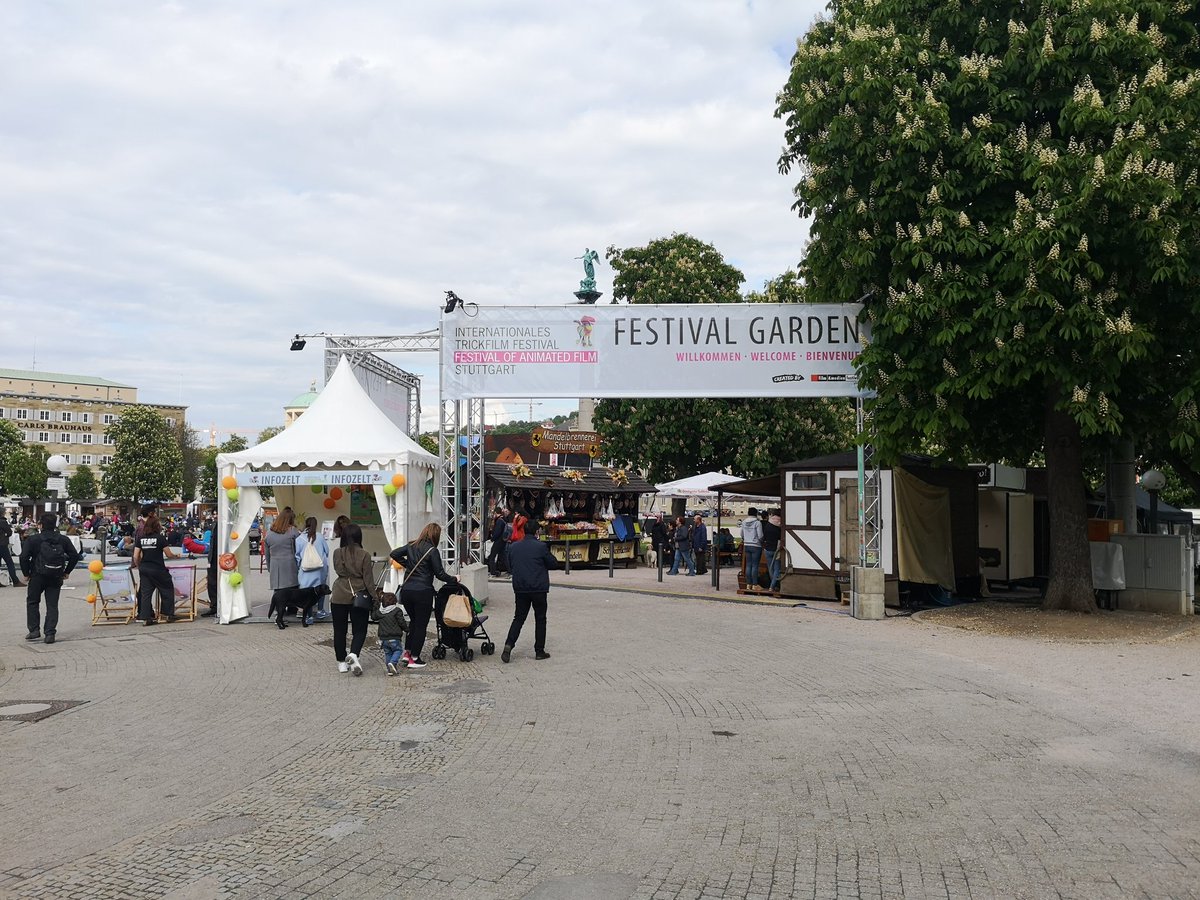 Wen ihr zwischendurch eine Stärkung braucht, oder einfach etwas zum Knabbern, werdet ihr ganz sicher im #FestivalGarden am Schlosspark fündig. Dort gibt es Süßkram, Bratwurst und Gin Tonic! #Trickfilmfestival #Stuttgart (S.B.)