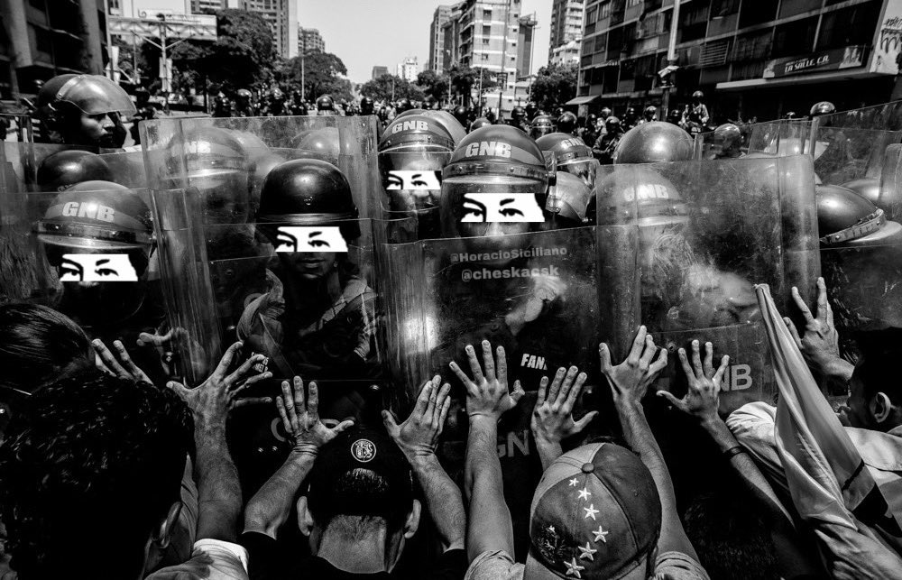 Cheskacsk's tweet photo. Como Diseñadora, tambien tengo un deber, y es colocar los ojos del Chavismo donde realmente lo merecen... https://t.co/YwiphKen4g