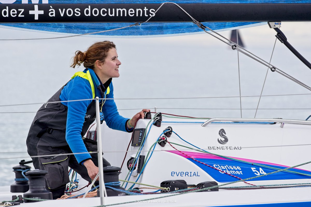 ClaSurLAtlantiq's tweet photo. 💥💪😀 WAOUHH !! Depuis hier Clarisse a opéré une SACRÉE remontée sur la #SoloMaitreCoq ! Au passage des Birvideaux, EVERIAL est pointé 20ème et reste dans la 1ère moitié de la flotte, entouré de cadors du circuit et c'est déjà une SUPERBE performance ! #GoClarisse #TeamEverial https://t.co/k06pftuj2D