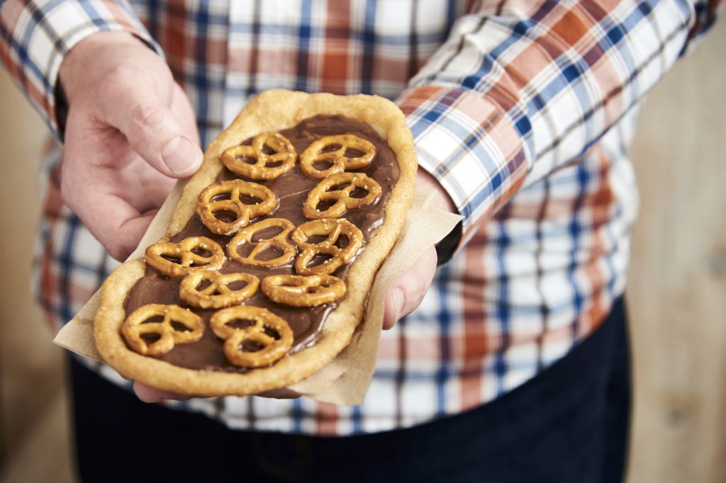 BeaverTails's tweet photo. Is there a more classic pairing than sweet and salty? The brand new Hansel &amp; Pretzel pastry is now available in participating stores! https://t.co/h2PGunKh5F