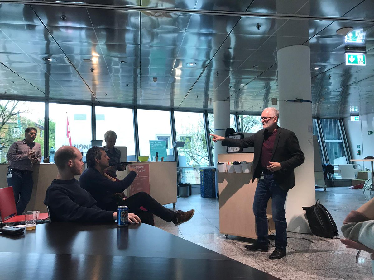 BIT_OFIT's tweet photo. Gestern fand der zweite Anlass unserer Open Mic Series im #BIT #InnoFloor statt. Zum Stichwort #smart wurde unter anderem über nachhaltige Kriterien bei Beschaffungsvorhaben und über die Funktionsweise unseres Gehirns diskutiert. #openminded #AttraktiverArbeitgeber https://t.co/pF808Rpb1L