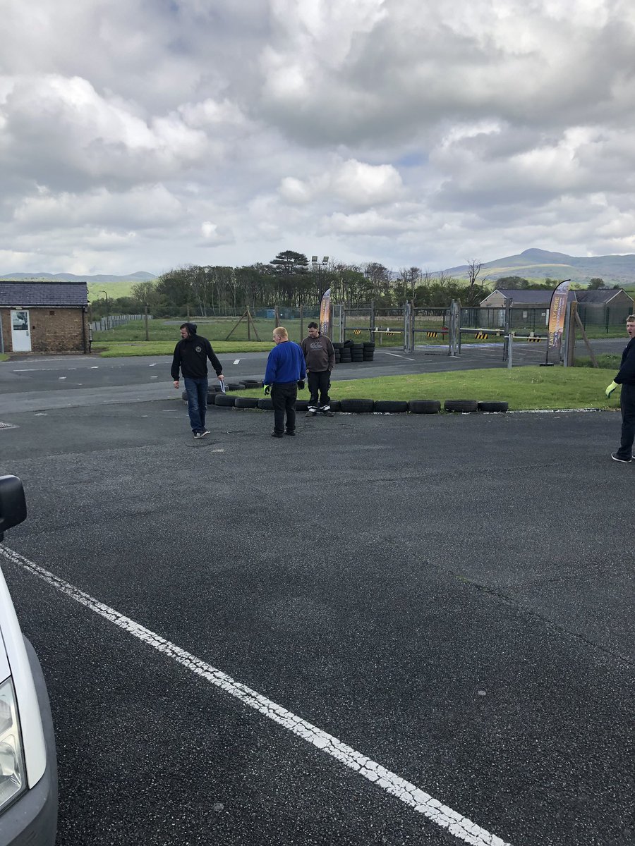 HDMotorClub's tweet image. Preperation Under way for sundays Toyota Harlech Stages 👌👌 #stagerally #toyota #harlech #stages @WelshAssocMC @Snowdonia_aero @HDMotorClub see you all sunday 😃😃