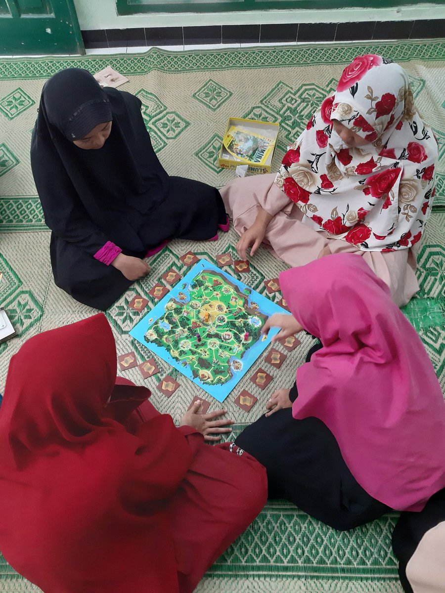 bglib_solo's tweet photo. Ada sekitar 40 orang anak yang ikut bermain. Mulai usia Sekolah Dasar, hingga Sekolah Menengah Atas, lho!

#boardgames #bglibsolo https://t.co/UC5EbqgtQT