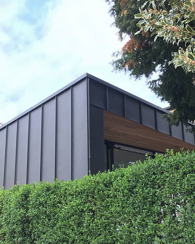 All seams good on site. Progress on one of our bespoke residential projects.

#standingseam #zinc #timber  #detail #cgi #home #house #townhouse #architecture #design #interiordesign  #interior #building #city #architect #bespoke #manchester #blackburn #c… bit.ly/2DNwI2p