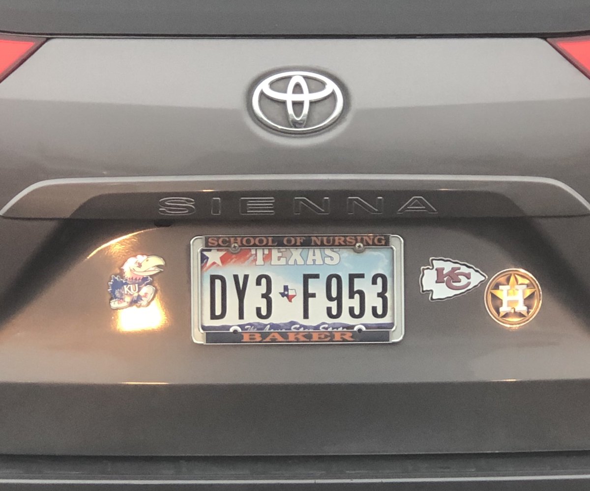 gregbower44's tweet photo. Hard to enjoy my morning commute today. Good thing I pray the Rosary during my drive. At least this person helps save lives...#WrongSchool #RavensAlwaysFlyOnHigh https://t.co/irOVGKNBTE