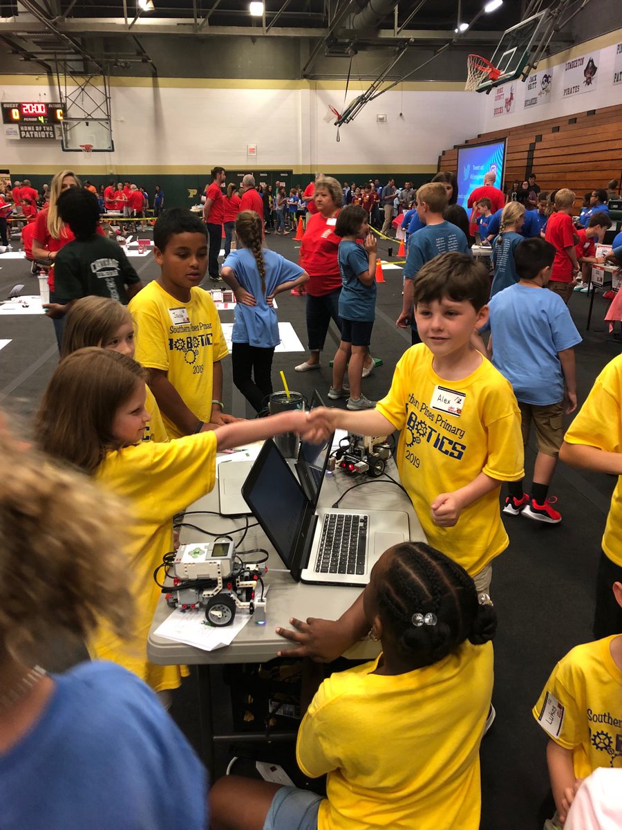 McarringtonMary's tweet photo. Robotics teamwork ⁦@soupinesprimary⁩ #mcsrobotics https://t.co/YwJpMQ6ZIE