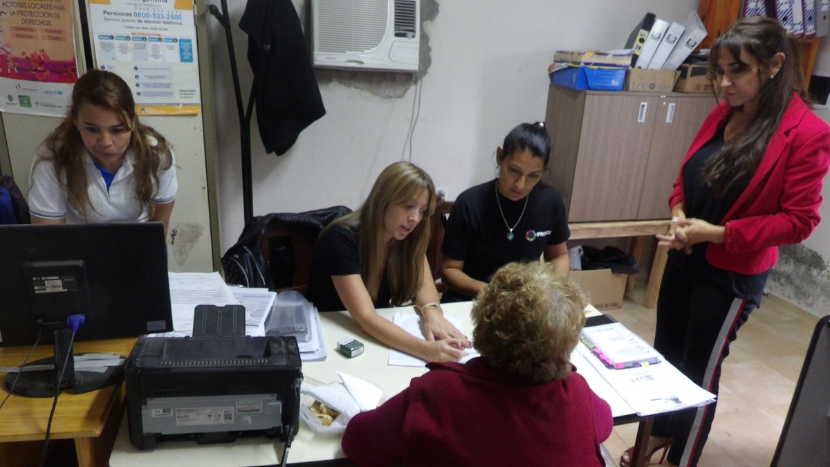 IPRODICH's tweet photo. ♿️Por iniciativa del gob.@domingopeppo, junto al Municipio de #LaVerde impulsamos #EntrenamientosLaborales de #PersonasConDiscapacidad
📝👏👷♂️👷♀️¡Nuestra presidente @MGersel firmó un convenio con el intendente, Ramón Peña, para impulsar entrenamientos laborales de... https://t.co/GNvXxpUVFi