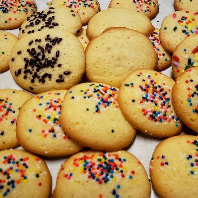 MayfairBakery's tweet photo. Butter cookies. I hope these taste... NomNomNom... Perfect. https://t.co/Z4SedLYjZ0 https://t.co/8H6X3uUWPt