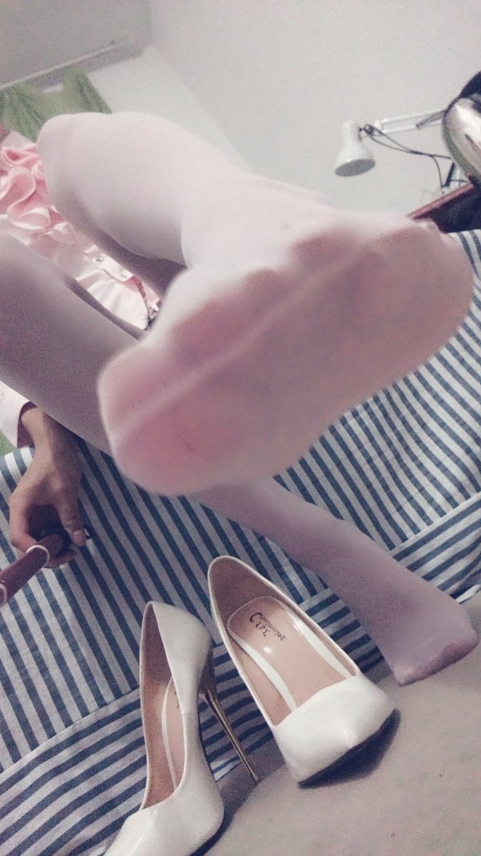 CDmMQ's tweet photo. 其实是粉色
#伪娘 #白丝  #高跟鞋 #highheels  #女装娘  #可爱的男孩子  #crossdressed  #sissy  #nylonlegs #beautifulleg #大长腿 #丝袜 #tights https://t.co/xsAveKJjhV