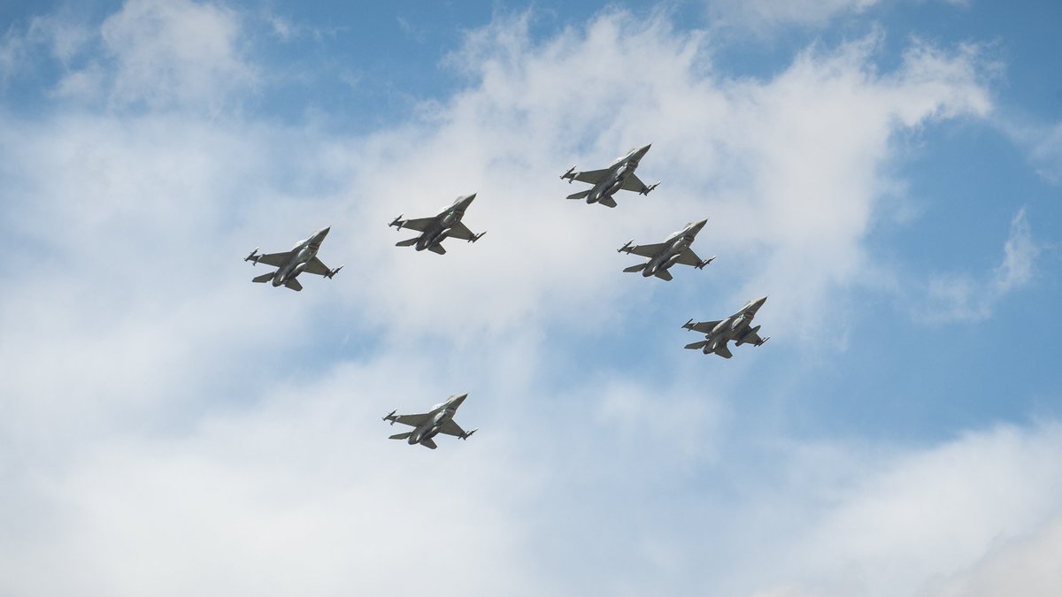 Военный парад в Польше более, вступления, парад, Польского, войск, Войска, военнослужащих, охраны, приняли, участие, пограничья, прошли, единиц, бронетехники, Варшавы, улицам, сторудников, полиции, параде, страны