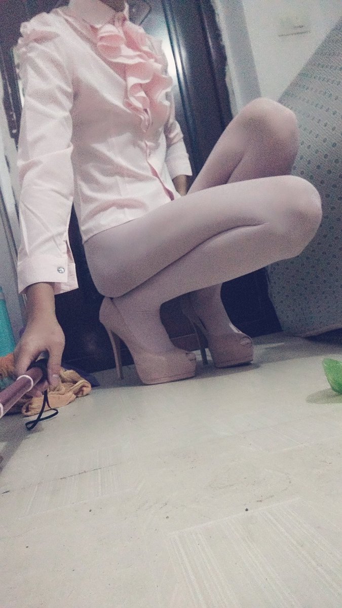 CDmMQ's tweet photo. 小豆豆
#伪娘 #白丝  #高跟鞋 #highheels  #女装娘  #可爱的男孩子  #crossdressed  #sissy  #nylonlegs #beautifulleg #大长腿 #丝袜 #tights https://t.co/X5mVoT0aBU