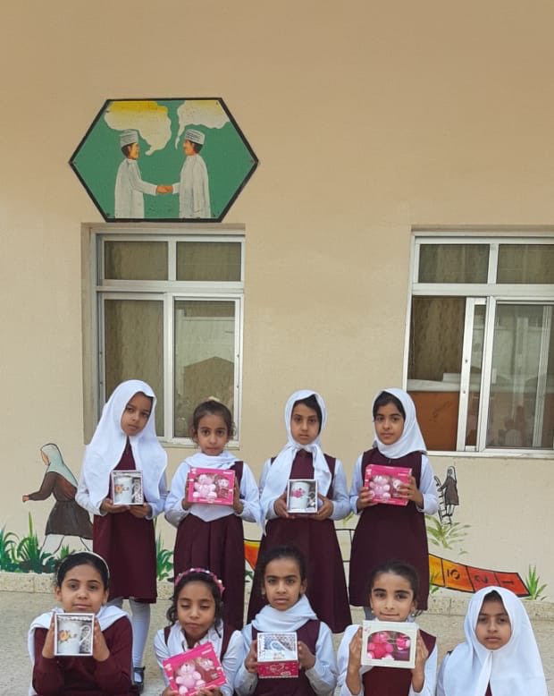 لـِ كُل مجتهد نصيب🌟.
كرمت أ. إيمان المجرفي طلابها الصف الثاني ثالث وذلك لجهودهم واجتهادهم طوال العام ولتحسُن مستوى البعض ومثابرتهم في مادة العلوم والرياضيات💛💛.

وفقكم الله يا صغارنا ورزقكم التفوق دائماً.
#أهلكم_فخورين_بكم