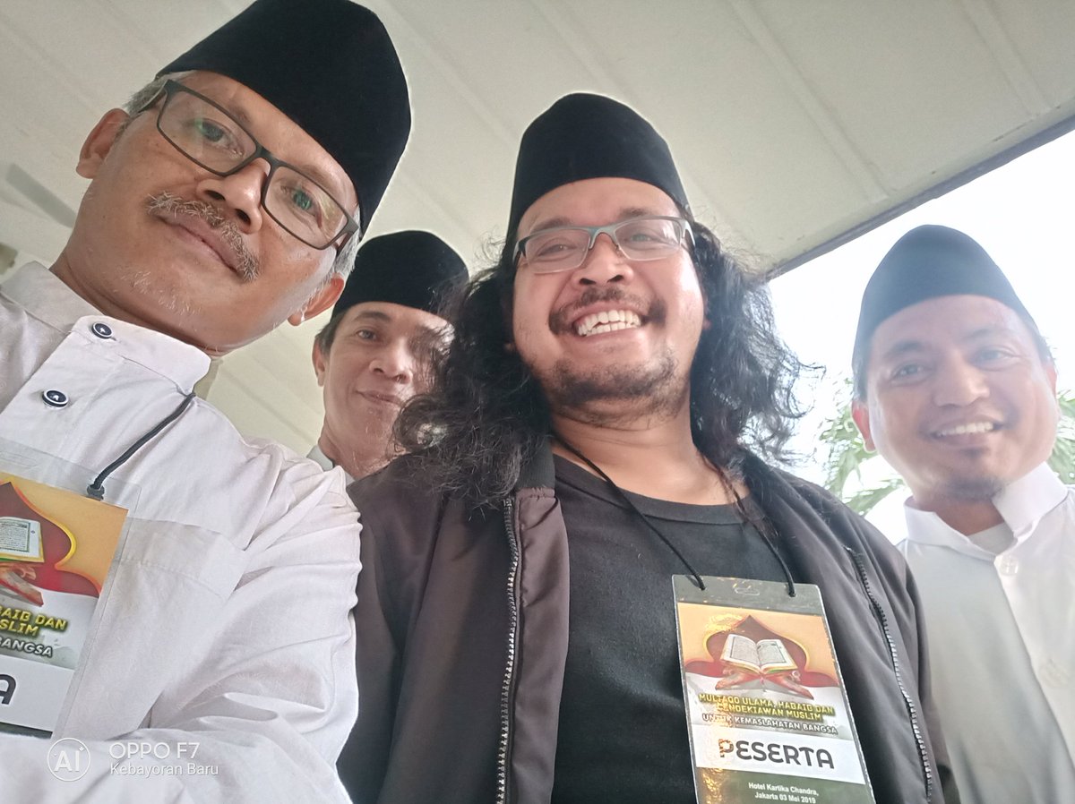 jumat_mbb's tweet photo. Alhamdulillah malam ini para perintis JUMAT : Gus Benny Zakaria, Kiyai Tubagus Salim, KH.Anshori dan Ustadz Hadi Badori bisa hadir dalam acara Multaqo Ulama, Habaib dan Cendekiawan di Jakarta.
Mabruk alfa mabruk π
#MultaqoUlama https://t.co/0Bli1bGXFo